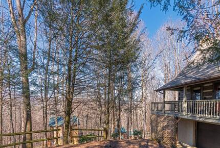 Cozy Log Cabin in the North Carolina Mountains - Zionville, North Carolina