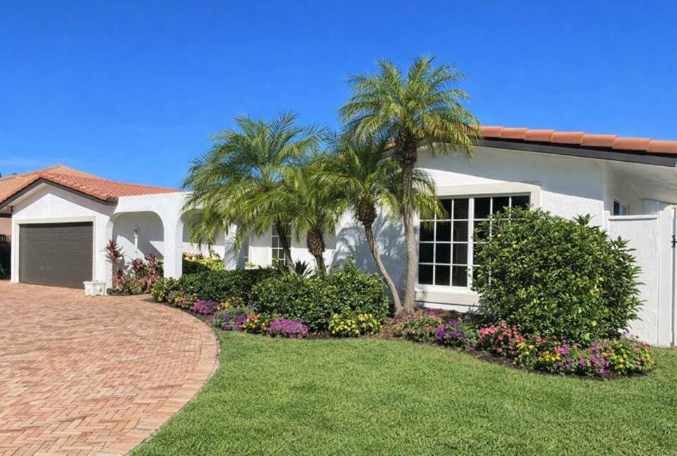 Lighthouse Point Escape with Private Dock & Pool - Lighthouse Point, Florida