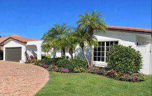 Lighthouse Point Escape with Private Dock & Pool - Lighthouse Point, Florida