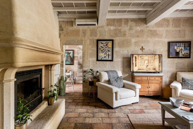 Historic Convent Home in Provence - Barbentane, France
