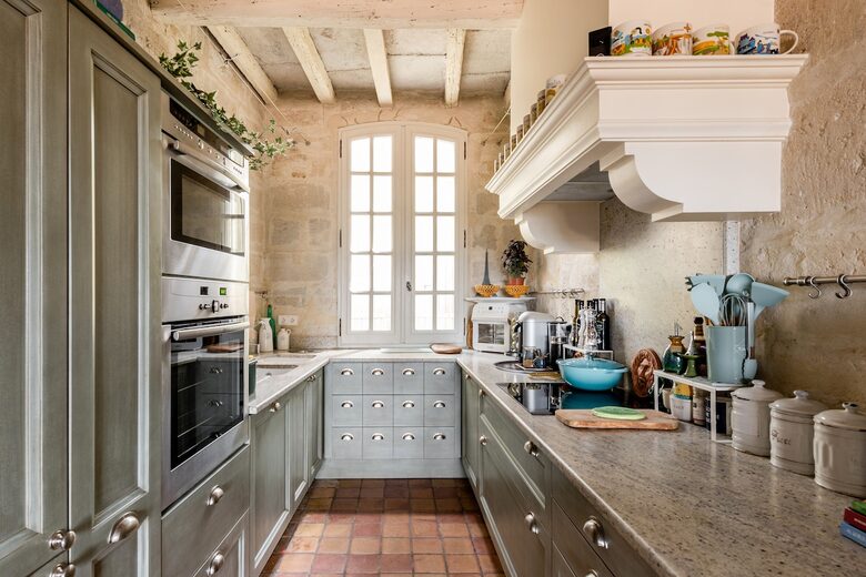 Historic Convent Home in Provence - Barbentane, France