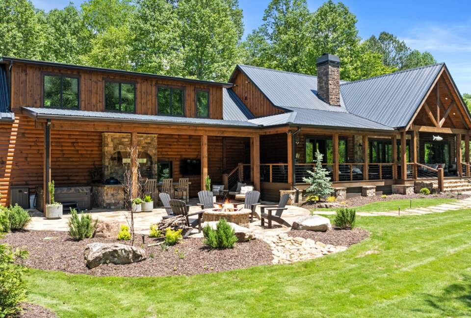 Toccoa Riverfront Lodge with Sauna and Hot Tub - Mineral Bluff, Georgia