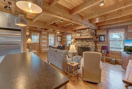 Cozy Log Cabin in the North Carolina Mountains - Zionville, North Carolina