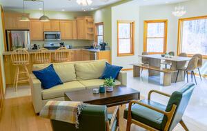 Peaceful Palenville Escape Surrounded by Woodlands - Palenville, New York