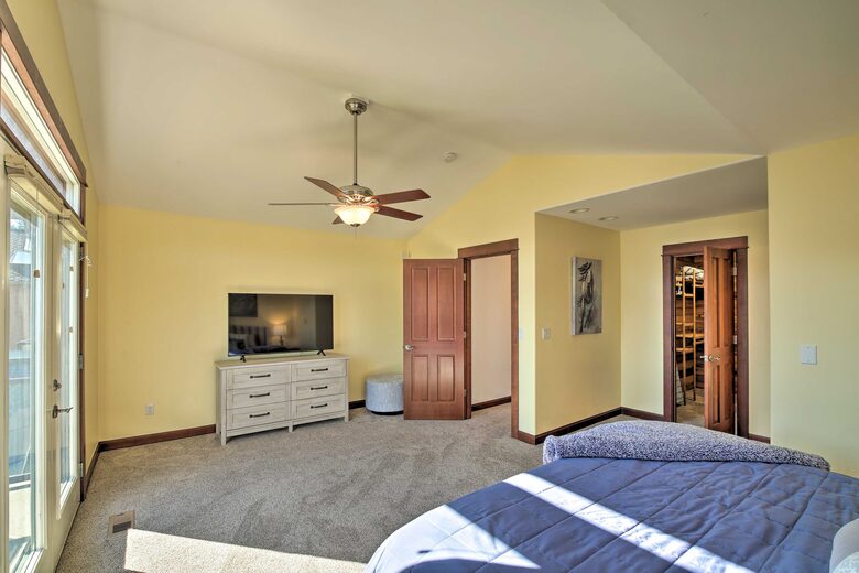 Waterfront Living in the Foothills of Mount Rainier - Eatonville, Washington