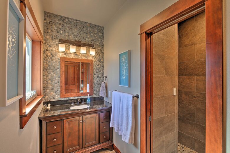 Waterfront Living in the Foothills of Mount Rainier - Eatonville, Washington