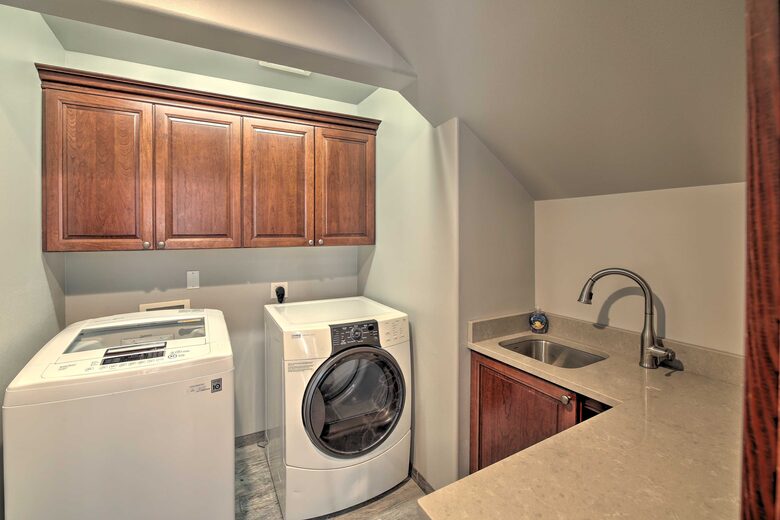 Waterfront Living in the Foothills of Mount Rainier - Eatonville, Washington
