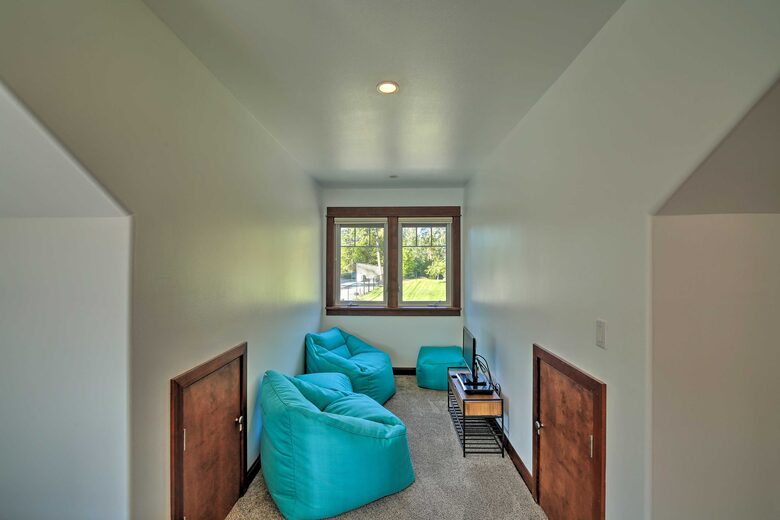 Waterfront Living in the Foothills of Mount Rainier - Eatonville, Washington