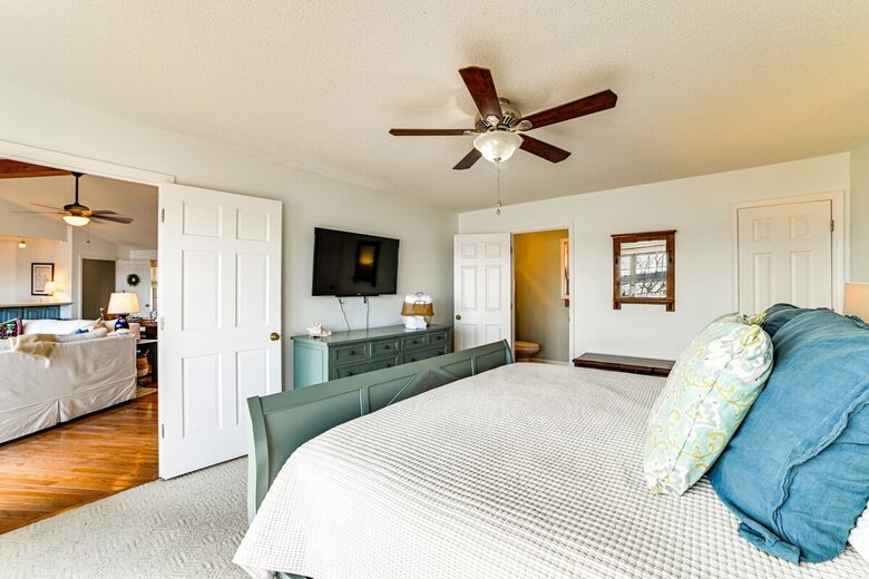 Kentucky Lakefront Retreat with Private Dock and Sunset Views - New Concord, Kentucky