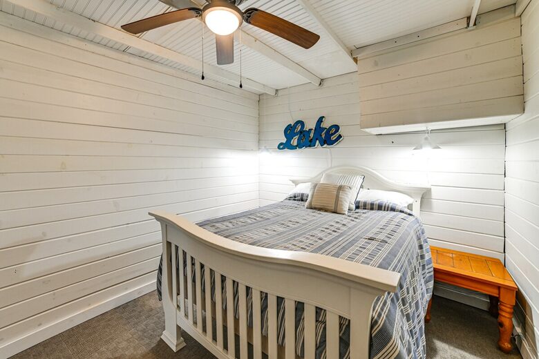 Kentucky Lakefront Retreat with Private Dock and Sunset Views - New Concord, Kentucky