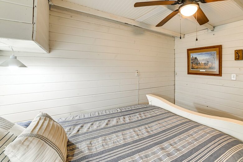 Kentucky Lakefront Retreat with Private Dock and Sunset Views - New Concord, Kentucky