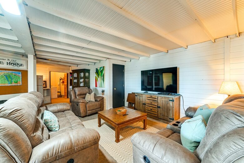 Kentucky Lakefront Retreat with Private Dock and Sunset Views - New Concord, Kentucky