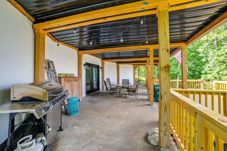 Kentucky Lakefront Retreat with Private Dock and Sunset Views - New Concord, Kentucky