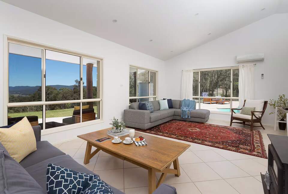 Hunter Valley Hilltop Retreat with Pool and Watagan Range Views - Mount View, Australia