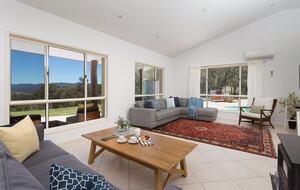 Hunter Valley Hilltop Retreat with Pool and Watagan Range Views - Mount View, Australia