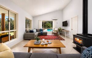Hunter Valley Hilltop Retreat with Pool and Watagan Range Views - Mount View, Australia