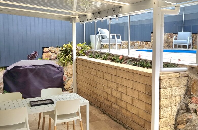 Modern Wamberal Retreat with Elevated Coastal Views - Wamberal, Australia