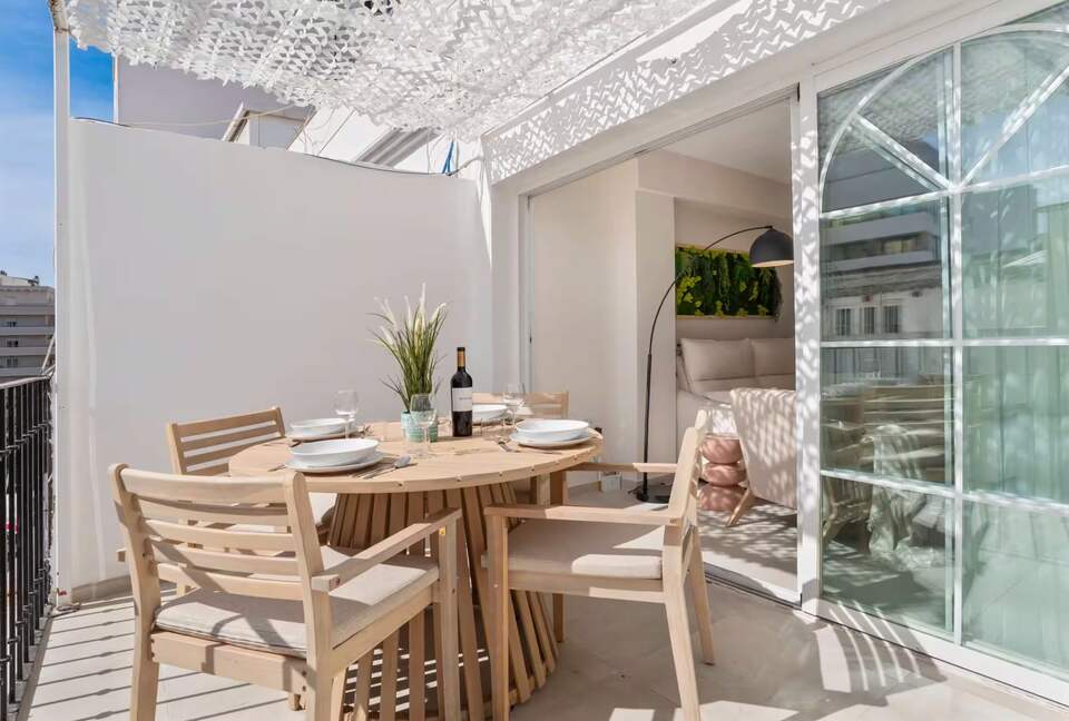 Elegant Terrace Apartment in Historic Marbella - Marbella, Spain