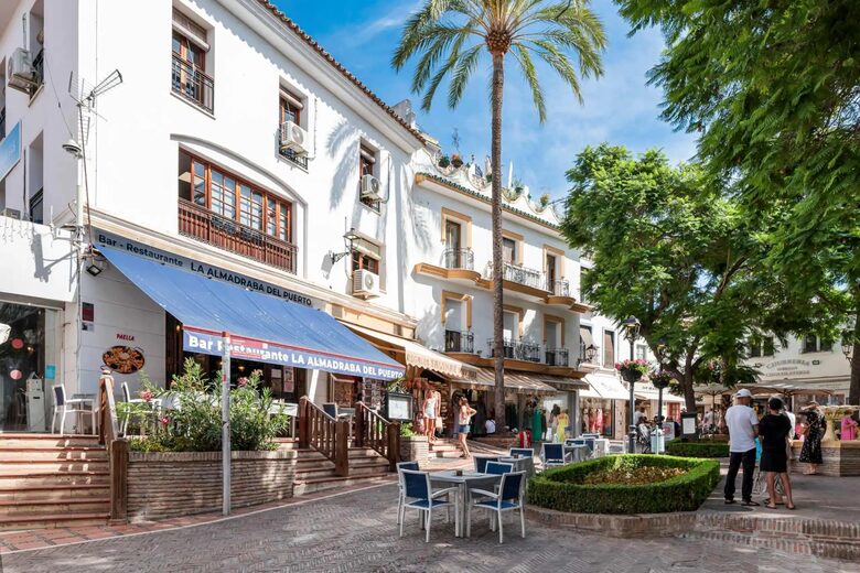 Elegant Terrace Apartment in Historic Marbella - Marbella, Spain