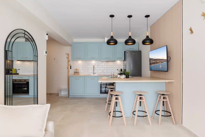 Elegant Terrace Apartment in Historic Marbella - Marbella, Spain