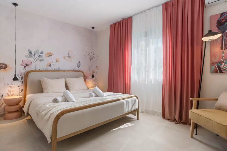 Elegant Terrace Apartment in Historic Marbella - Marbella, Spain