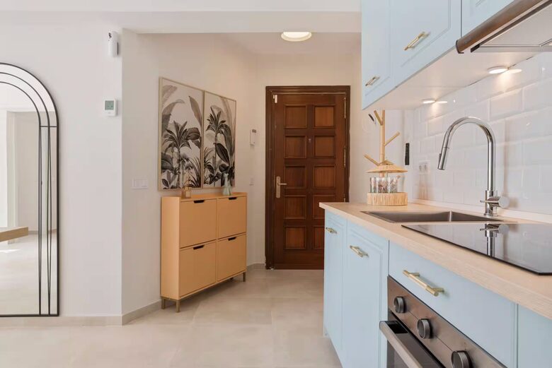 Elegant Terrace Apartment in Historic Marbella - Marbella, Spain