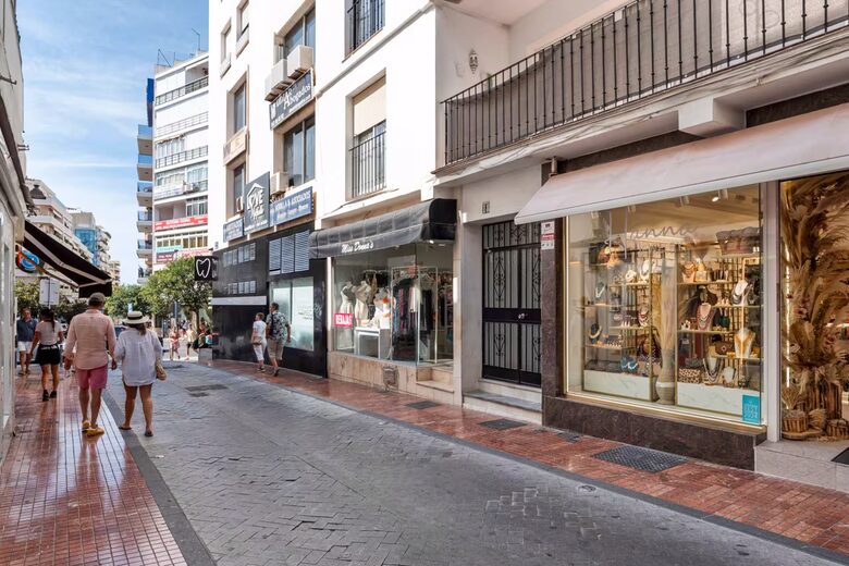Elegant Terrace Apartment in Historic Marbella - Marbella, Spain