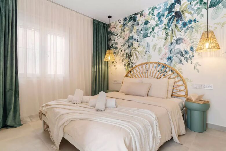 Elegant Terrace Apartment in Historic Marbella - Marbella, Spain