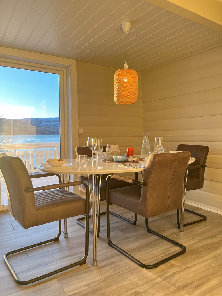 Arctic Lakeview Lodge in Kvænangen - Burfjord, Norway