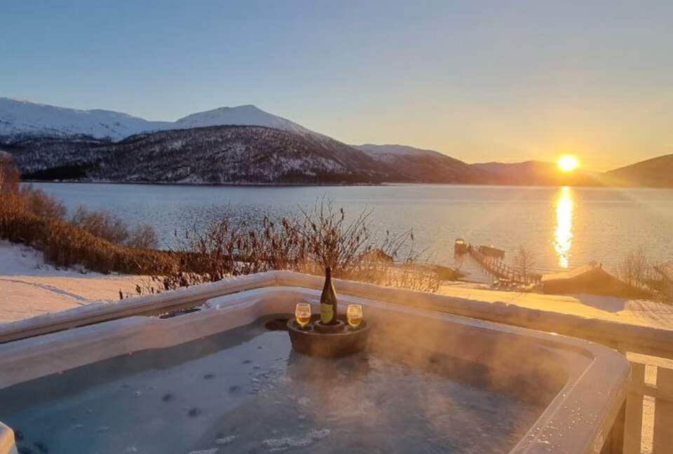 Arctic Lakeview Lodge in Kvænangen - Burfjord, Norway