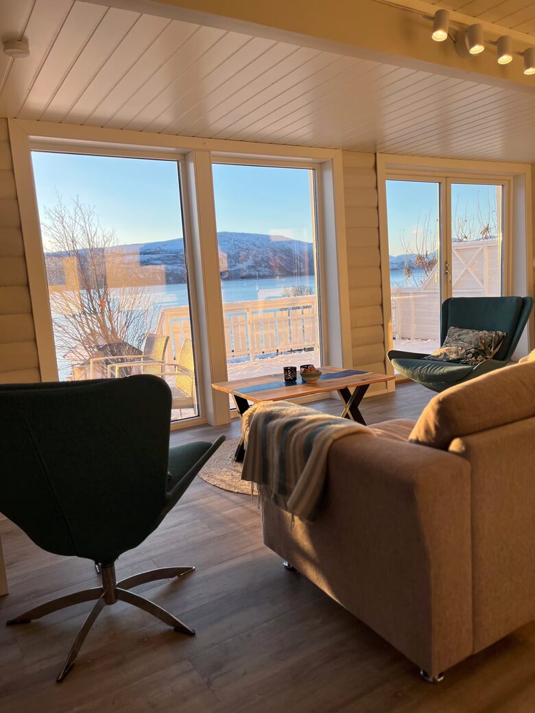 Arctic Lakeview Lodge in Kvænangen - Burfjord, Norway