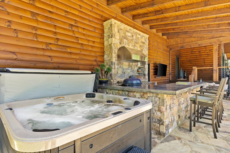 Toccoa Riverfront Lodge with Sauna and Hot Tub - Mineral Bluff, Georgia