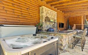 Toccoa Riverfront Lodge with Sauna and Hot Tub - Mineral Bluff, Georgia