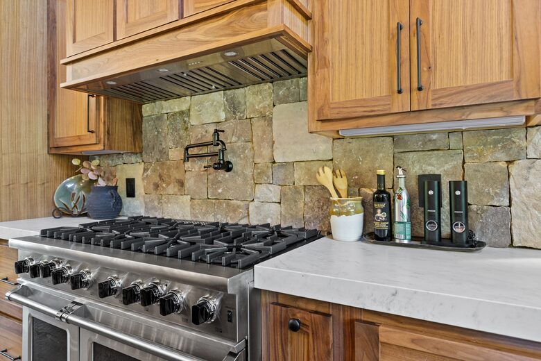 Toccoa Riverfront Lodge with Sauna and Hot Tub - Mineral Bluff, Georgia