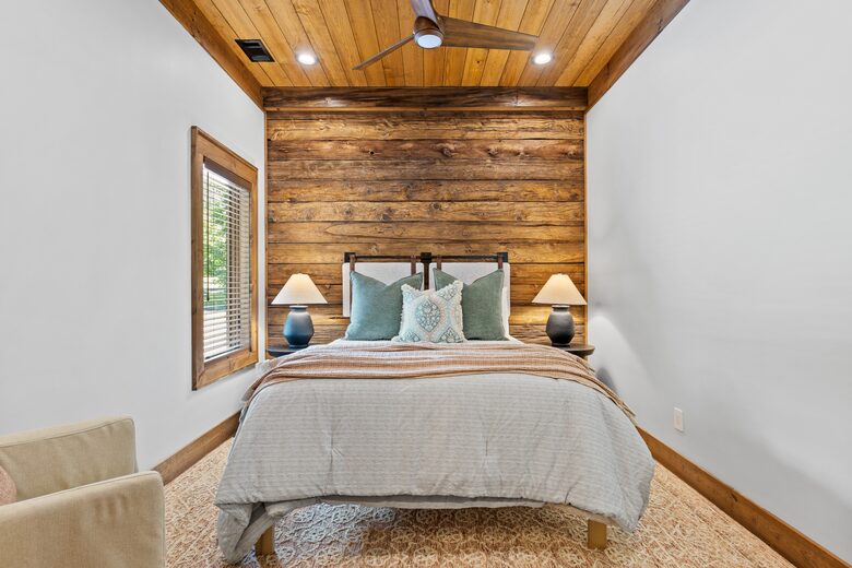 Toccoa Riverfront Lodge with Sauna and Hot Tub - Mineral Bluff, Georgia