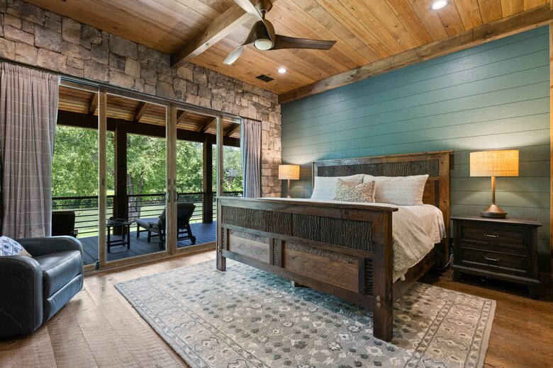 Toccoa Riverfront Lodge with Sauna and Hot Tub - Mineral Bluff, Georgia