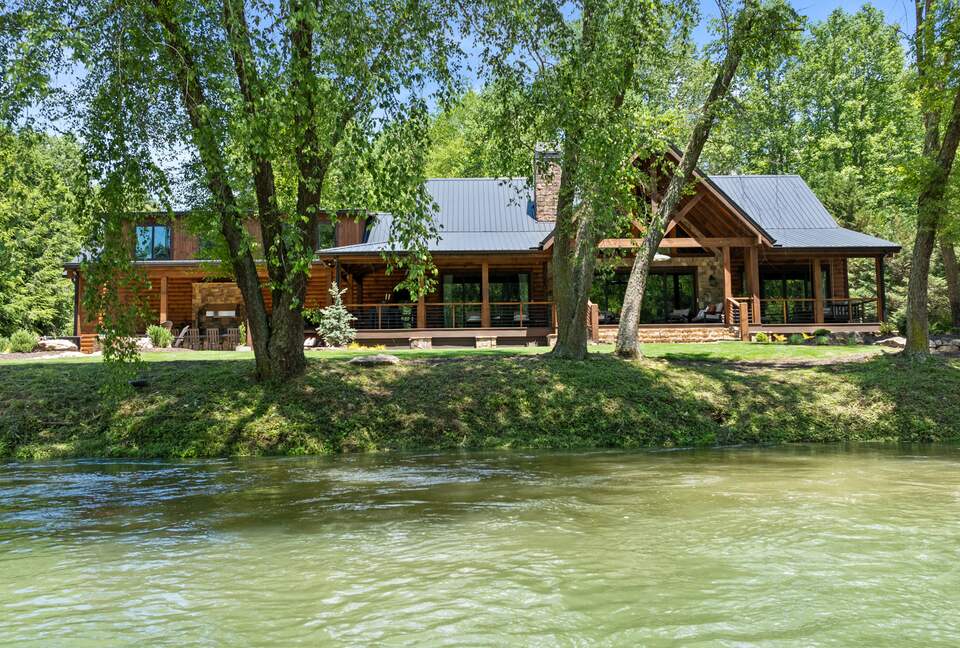 Toccoa Riverfront Lodge with Sauna and Hot Tub - Mineral Bluff, Georgia
