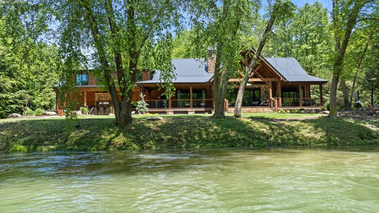 Toccoa Riverfront Lodge with Sauna and Hot Tub - Mineral Bluff, Georgia