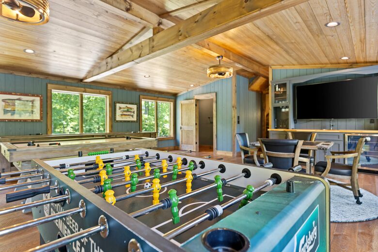 Toccoa Riverfront Lodge with Sauna and Hot Tub - Mineral Bluff, Georgia