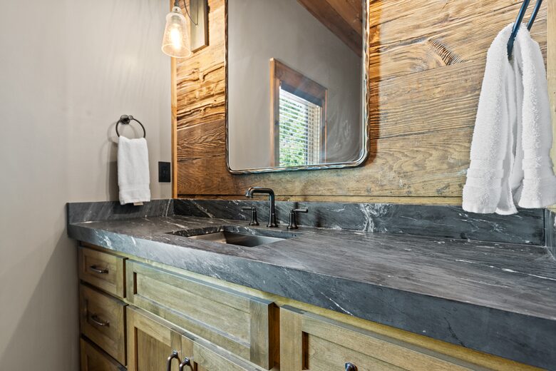 Toccoa Riverfront Lodge with Sauna and Hot Tub - Mineral Bluff, Georgia