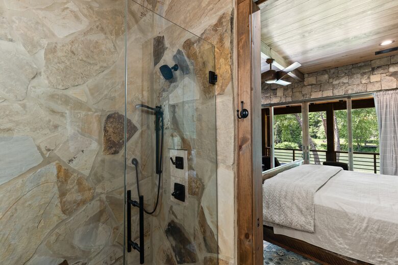 Toccoa Riverfront Lodge with Sauna and Hot Tub - Mineral Bluff, Georgia