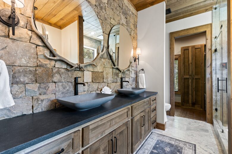 Toccoa Riverfront Lodge with Sauna and Hot Tub - Mineral Bluff, Georgia