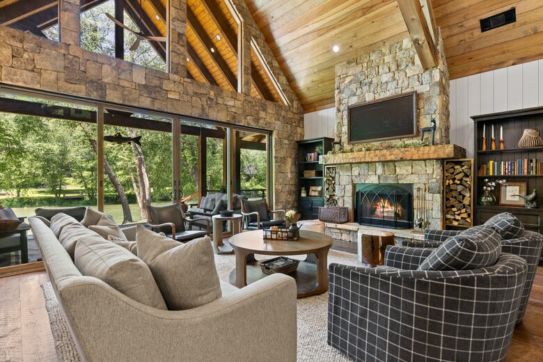 Toccoa Riverfront Lodge with Sauna and Hot Tub - Mineral Bluff, Georgia