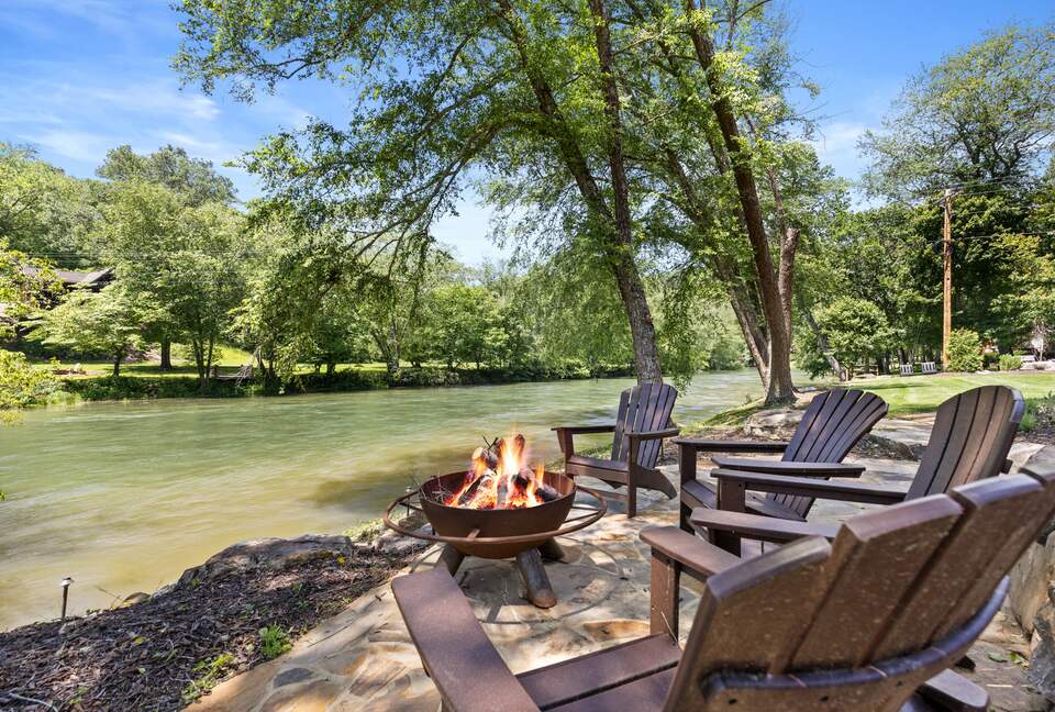 Toccoa Riverfront Lodge with Sauna and Hot Tub - Mineral Bluff, Georgia