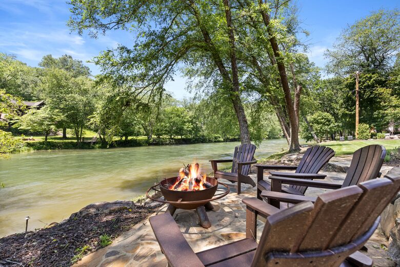 Toccoa Riverfront Lodge with Sauna and Hot Tub - Mineral Bluff, Georgia