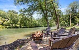 Toccoa Riverfront Lodge with Sauna and Hot Tub - Mineral Bluff, Georgia