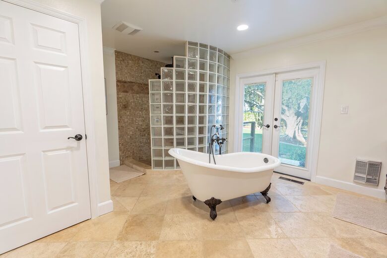 Byron Olive Grove Estate with Pool and Sunset Views - Byron, California