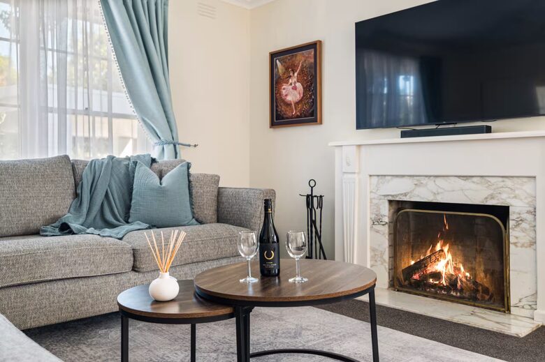 Beaumaris Bayside Home with Fenced Garden and Fireplace - Beaumaris, Australia