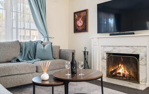Beaumaris Bayside Home with Fenced Garden and Fireplace - Beaumaris, Australia