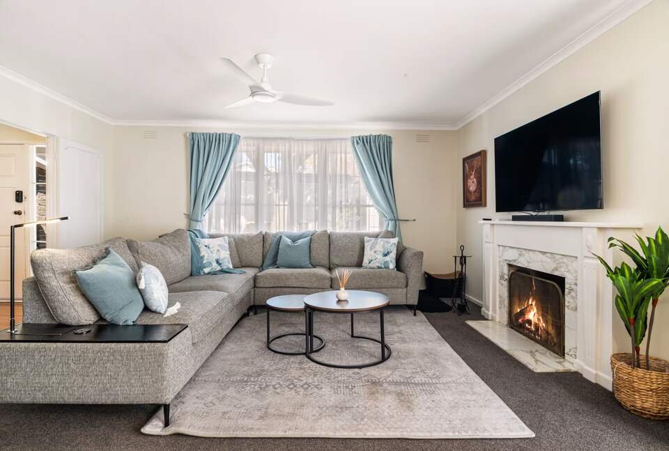 Beaumaris Bayside Home with Fenced Garden and Fireplace - Beaumaris, Australia